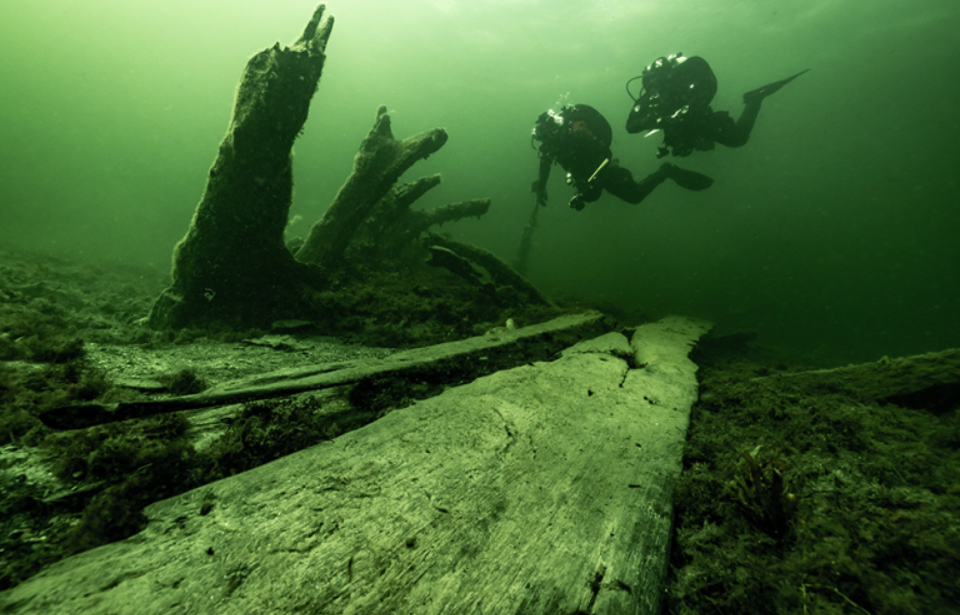 Two divers swimming over the wreck of Gribshunden