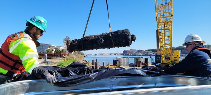 Crews raising a Revolutionary War-era cannon