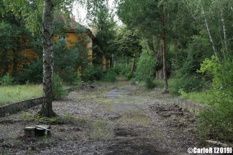 Gravel road running along the exterior of Forst Zinna