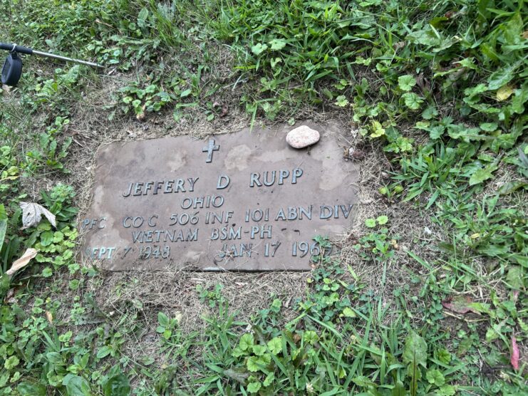 Close-up of Jeffrey David Rupp's gravestone